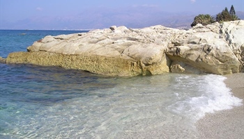 Αφαίρεση του βραβείου “Γαλάζια Σημαία” από ακτές της Ελλάδας