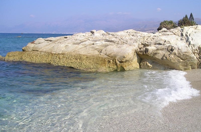 Αφαίρεση του βραβείου “Γαλάζια Σημαία” από ακτές της Ελλάδας